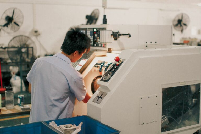 Checklist de Seguridad Antes de Operar un Torno