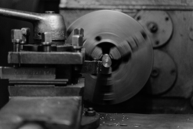 Cómo calcular el costo por pieza en la producción en serie de torneado CNC