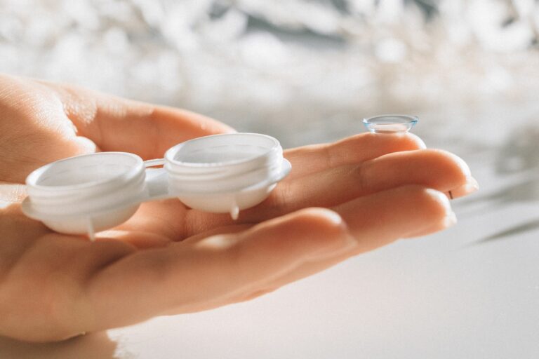 Fabricación de Lentes Ópticas de Contacto: Procesos de Ultraprecisión