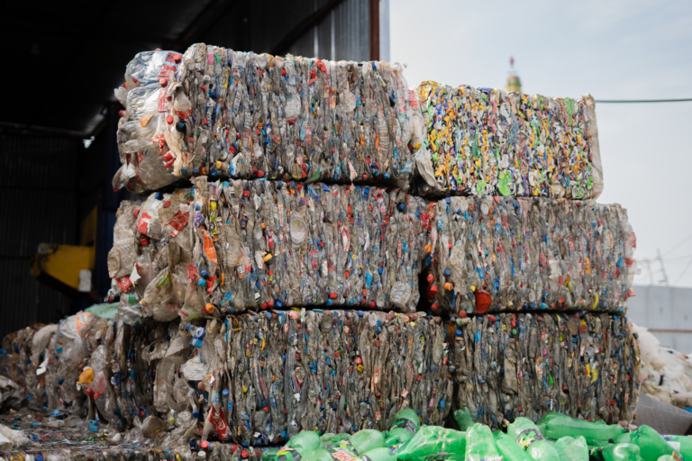 Rotomoldeo: Proceso y Ventajas en la Industria de Plásticos en México